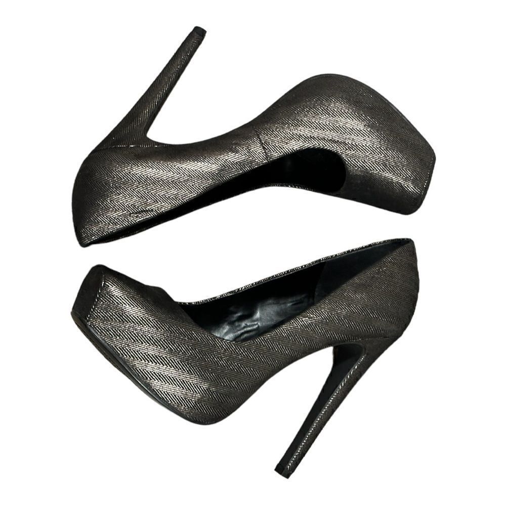 Jessica Simpson Women’s Landy Leather Platinum Herringbone Pumps in the Size 8